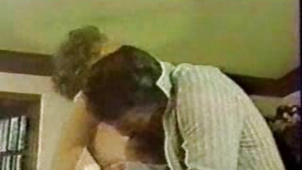 মিষ্টি Krissy Squeezes তার বেঙ্গলি সেক্সি বিএফ বিশাল দুধ